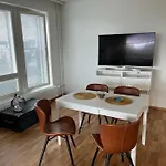 Indoor Access To Metro & Shopping Mall And Own Sauna 公寓